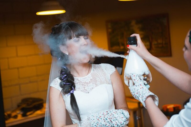 Свадебное шоу в научном стиле "Химия любви"